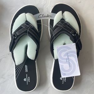 NWT Clark’s Cloudsteppers Flip Flops